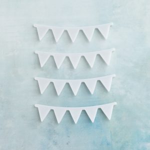 white flag bunting snap border front