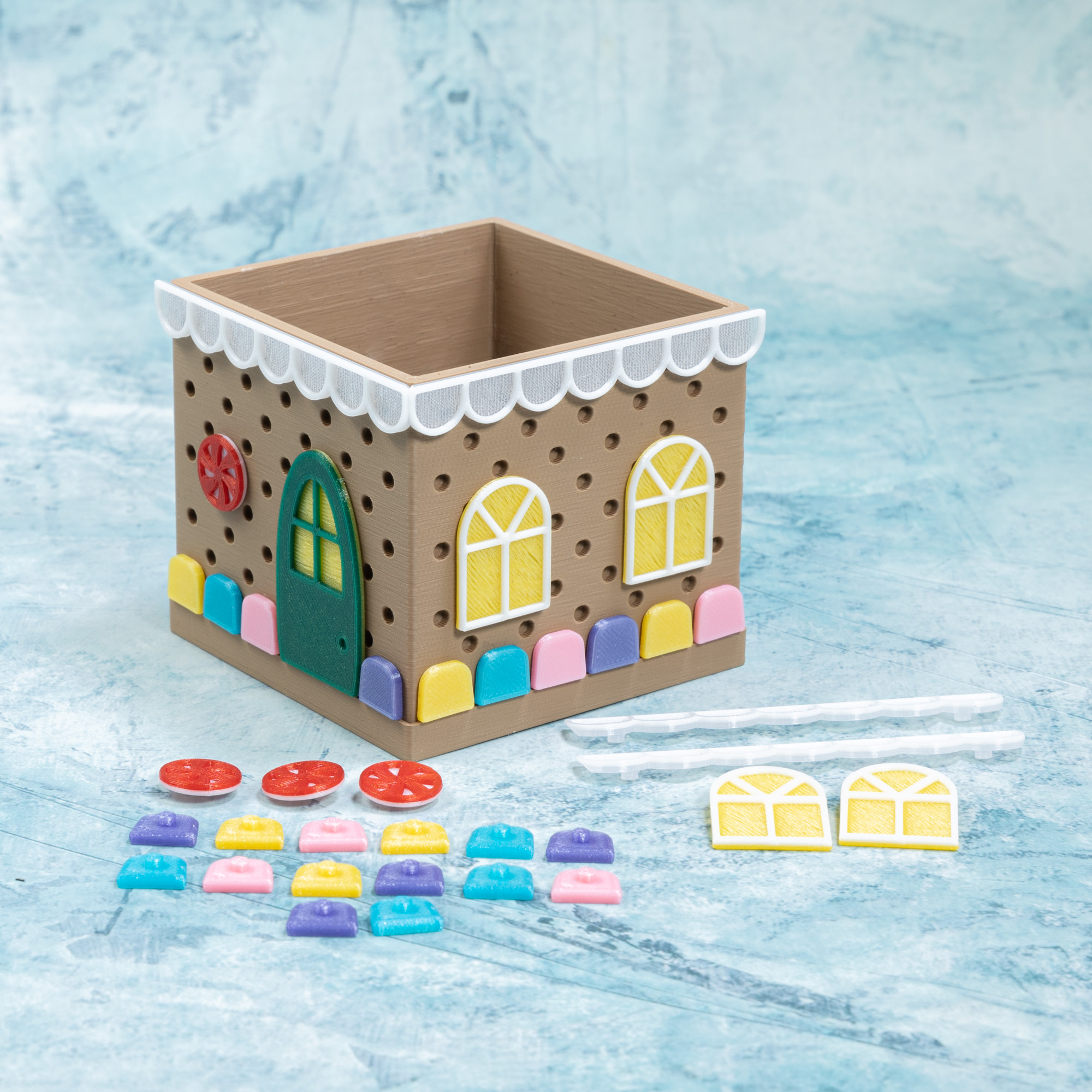 gingerbread house snaps on 3 inch almond snappy pot