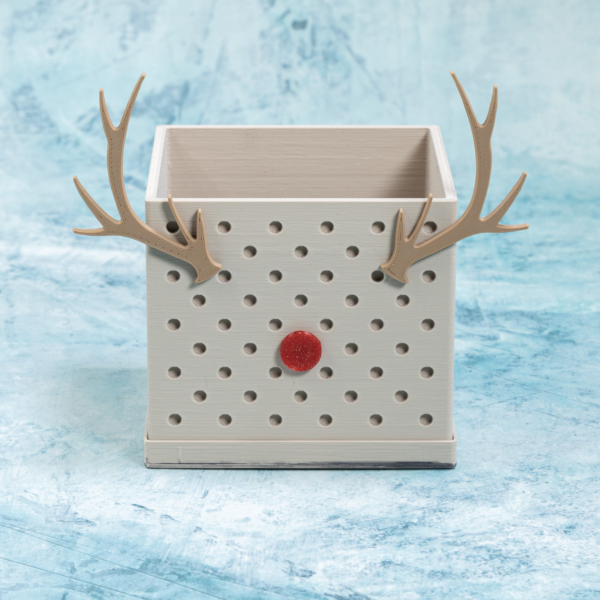 rudolph snaps on 3 inch almond snappy pot