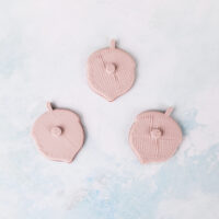 Three acorns snappy pots back