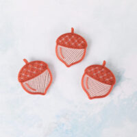Three acorns snappy pots front