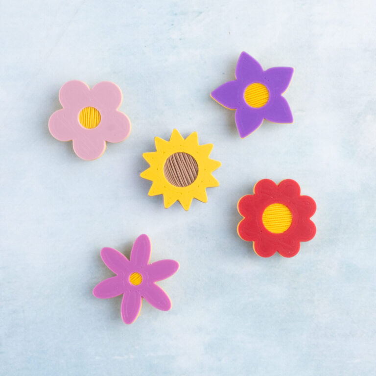 Colorful flowers charm set front
