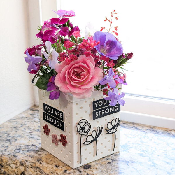 snappy organizer with floral arranger and flowers