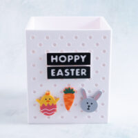 snappy pots hoppy easter charm set on white pen holder chick carrot bunny