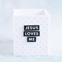 snappy pots jesus loves me snap on word charms on white pen holder